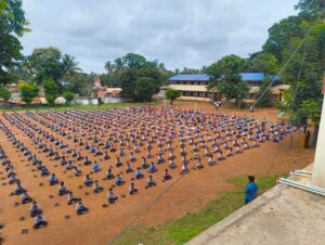ಅಂತರರಾಷ್ಟ್ರೀಯ ಯೋಗ ದಿನ: ಉತ್ತರ ಕನ್ನಡದ ಜನತೆಯ ಯೋಗಾಸನದ ವಿಶೇಷ ಚಿತ್ರಮಾಲೆ!