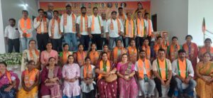 ರೂಪಾಲಿ ನಾಯ್ಕ ನೇತೃತ್ವದಲ್ಲಿ ಬಿಜೆಪಿಗೆ ನೂರಾರು ಕಾರ್ಯಕರ್ತರ ಸೇರ್ಪಡೆ