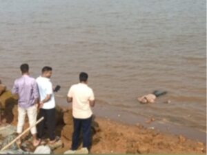 ಗಂಗಾವಳಿ ಸೇತುವೆ ಕೆಳಗೆ ಅಪರಿಚಿತ ವ್ಯಕ್ತಿಯ ಮೃತದೇಹ ಪತ್ತೆ