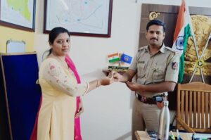 ಕಳೆದುಹೋದ ಚಿನ್ನ, ನಗದು, ದಾಖಲೆ ಪತ್ತೆ; ವಾರಸುದಾರರಿಗೆ ಹಸ್ತಾಂತರಿಸಿದ ಪೊಲೀಸರು
