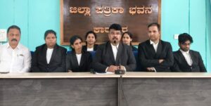 ಉತ್ತರ ಕನ್ನಡ ಮಂಗಳೂರು ಪೀಠಕ್ಕೆ ಸೇರ್ಪಡೆಗೆ ವಿರೋಧ: ಆ. 13ಕ್ಕೆ ವಕೀಲರ ಸಂಘದಿಂದ ಪ್ರತಿಭಟನೆ