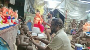 ತಂದೆಯ ಕಲೆಯನ್ನು ಮುಂದುವರಿಸಿದ ಪುತ್ರ; ಕಡವಾಡದ ಮಣ್ಣಿನ ಗಣಪನಿಗೆ ಗೋವಾದಲ್ಲೂ ಭಾರೀ ಬೇಡಿಕೆ