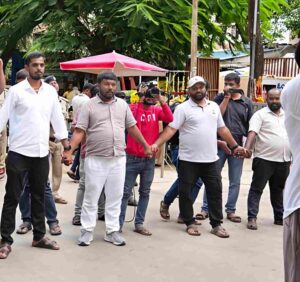 ಖರ್ಗೆ ವೇದಿಕೆ ಶುದ್ಧೀಕರಣ ವಿವಾದ: ಬಿಜೆಪಿ ಕಚೇರಿಗೆ ಮುತ್ತಿಗೆ ಹಾಕಿದ ಯುವ ಕಾಂಗ್ರೆಸ್
