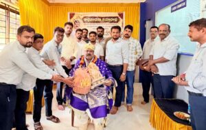 ಉಪಸಭಾಧ್ಯಕ್ಷರ ಗೌರವಕ್ಕೆ ಕೆಡಿಸಿಸಿ ಬ್ಯಾಂಕ್ ಸಿಬ್ಬಂದಿಗಳಿಂದ ಸನ್ಮಾನ