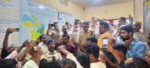 ಗಣೇಶ ವಿಸರ್ಜನಾ ಮೆರವಣಿಗೆ ವೇಳೆ ಕಲ್ಲು ತೂರಾಟ ಆರೋಪ; ದೂರು-ಪ್ರತಿದೂರು