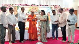 ಗಣೇಶಮೂರ್ತಿ ರೂಪಿಸುವ ನೂರಾರು ಕಲಾವಿದರಿಗೆ ರೂಪಾಲಿ ನಾಯ್ಕರಿಂದ ಗೌರವ