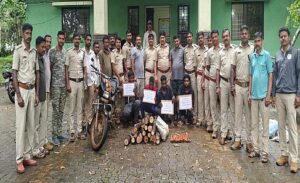 ಶ್ರೀಗಂಧ ಕಳ್ಳಸಾಗಣೆ: ನಾಲ್ವರು ಬಂಧನ, ಒಬ್ಬ ಪರಾರಿ
