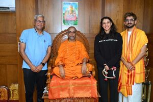 ಬಂಗಾರಮಕ್ಕಿಯಲ್ಲಿ ಸ್ಮೃತಿ ಮಂಧಾನ; ವೀರಾಂಜನೇಯ ಸ್ವಾಮಿಯ ದರ್ಶನ