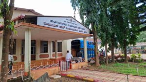 22 ವರ್ಷಗಳ ಬಿಲ್ ಬಾಕಿ: ಶಿರಸಿ ಪಂಚಾಯತ್ ರಾಜ್ ಕಚೇರಿ ಪೀಠೋಪಕರಣ ಜಪ್ತಿ!