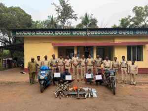 ಶ್ರೀಗಂಧಕ್ಕೆ ಕನ್ನ ಹಾಕಿದ ಖದೀಮರು ಅಂದರ್!